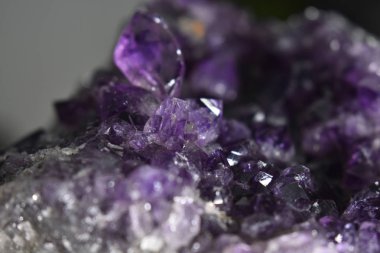 Mor Ametist Dörtlüsü Orijinal, doğal, güzel ve bulunması zor değerli bir öğedir