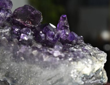 Mor Ametist Dörtlüsü Orijinal, doğal, güzel ve bulunması zor değerli bir öğedir