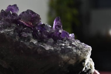 Mor Ametist Dörtlüsü Orijinal, doğal, güzel ve bulunması zor değerli bir öğedir