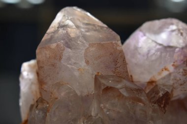 Ametist kuvars Orijinal, doğal, güzel ve zor bulmak değerli bir öğedir