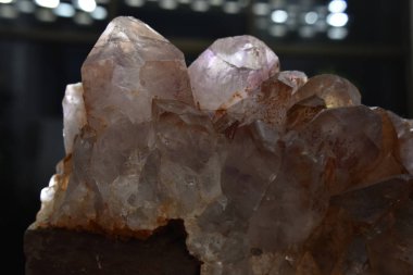 Ametist kuvars Orijinal, doğal, güzel ve zor bulmak değerli bir öğedir