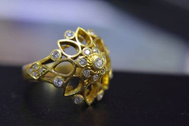 Pırlanta yüzük benzersiz olmak isteyenler için golddifferent tasarımlar