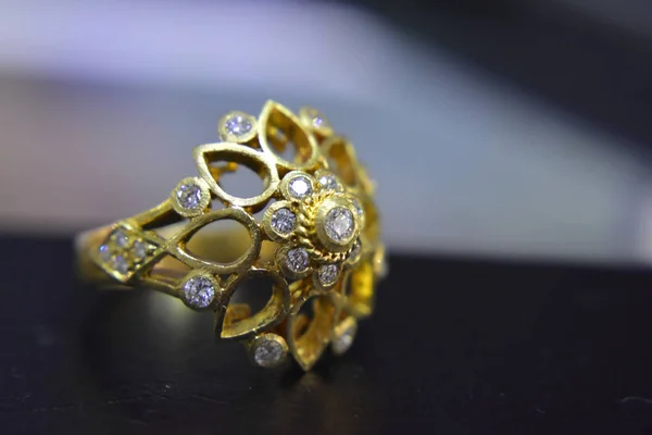 Diamond Ring Golddifferent Design För Dem Som Gillar Att Vara — Stockfoto