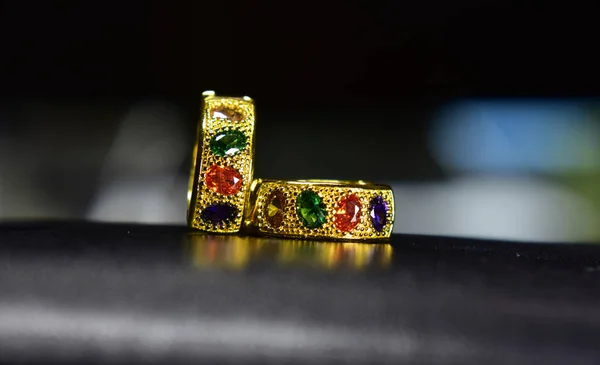 Gold earringsAdorned with 4 precious stones, 4 beautiful colors and expensive