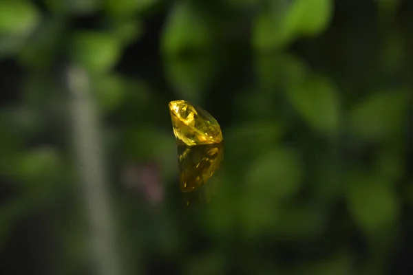 Gema Amarilla Una Gema Natural Que Sido Cortada Una Joya — Foto de Stock