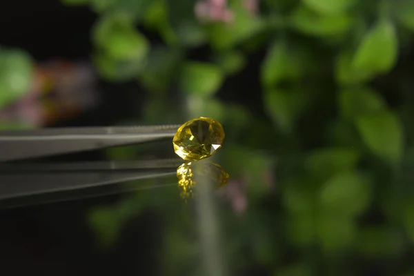 Gema Amarilla Una Gema Natural Que Sido Cortada Una Joya — Foto de Stock