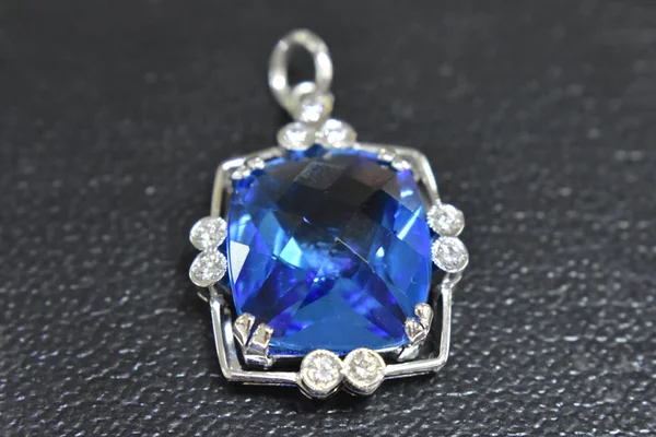 Blue Topaz Een Prachtige Natuurlijke Blauwe Edelsteen Die Populair Omdat — Stockfoto