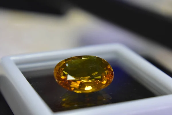 yellow sapphire, expensive luxury For making expensive jewelry