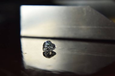  Güzel, parlak, berrak, temiz, lüks içine yapılmış güzel bir elmas