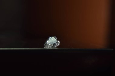  Güzel, parlak, berrak, temiz, lüks içine yapılmış güzel bir elmas