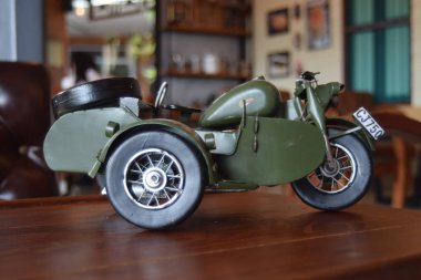 Araba modelleri antika, ve bu gün görüntülemek içindir. Ama ne zaman baksan eski günleri çocuk gibi düşünsin.