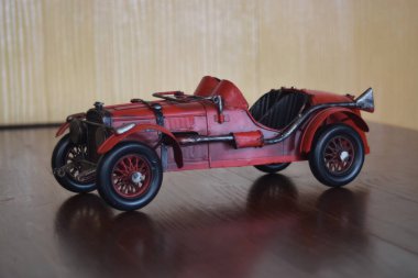 Araba modelleri antika, ve bu gün görüntülemek içindir. Ama ne zaman baksan eski günleri çocuk gibi düşünsin.