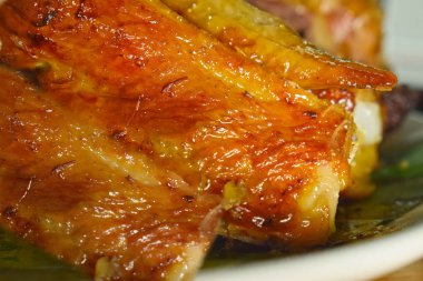 Izgara tavuk güzel kokulu ve lezzetli olduğu için popüler bir besindir. Her yaşta yiyebilir