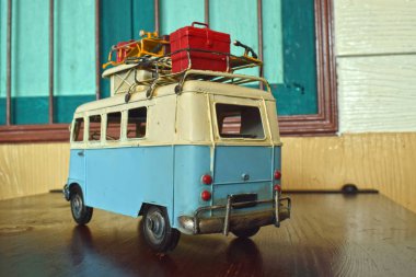 Araba modelleri antika, ve bu gün görüntülemek içindir. Ama ne zaman baksan eski günleri çocuk gibi düşünsin.