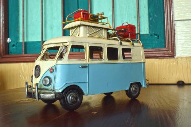 Araba modelleri antika, ve bu gün görüntülemek içindir. Ama ne zaman baksan eski günleri çocuk gibi düşünsin.