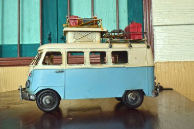 Araba modelleri antika, ve bu gün görüntülemek içindir. Ama ne zaman baksan eski günleri çocuk gibi düşünsin.