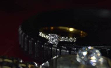  Lüks elmas takı ve yüzük