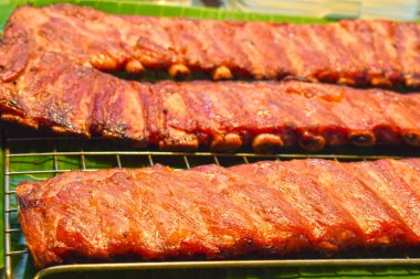 Izgara Domuz Kaburga Kokulu ve lezzetli ızgara olmak popüler kemiğe bağlı bir domuz eti çok lezzetli