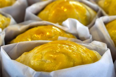 Tatlılar birçok tatlar ve tatlar gelir. Fırın dükkanında sadece yeni yapılmış ve sadece kokulu ve lezzetli sobay çıkardı