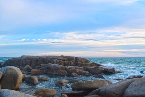 Het Strand Tijdens Ondergaande Zon Waait Wind Koel Prachtige Wolken — Stockfoto