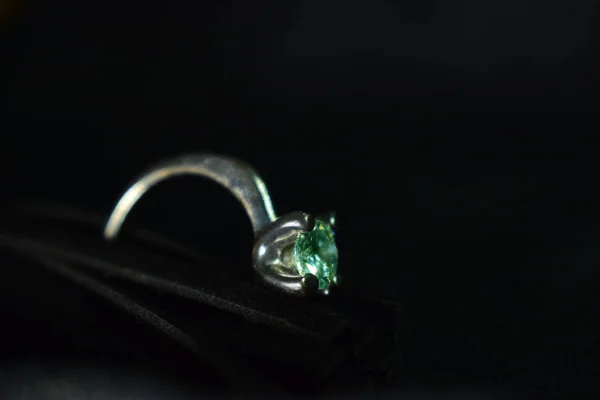 Emerald Ringis Precious Gemexpensive Rare Designed Tasteful Ladies — Stock Photo, Image