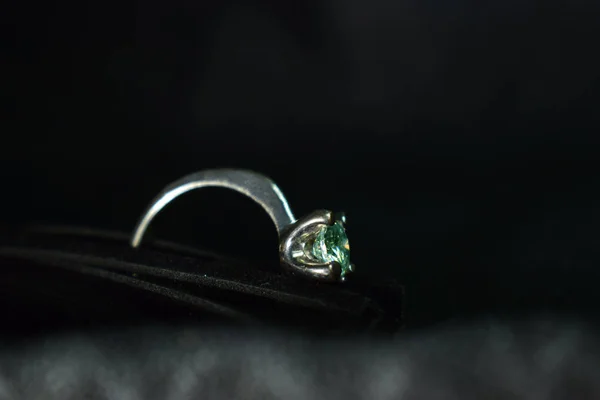 Emerald Ringis Precious Gemexpensive Rare Designed Tasteful Ladies — Stock Photo, Image