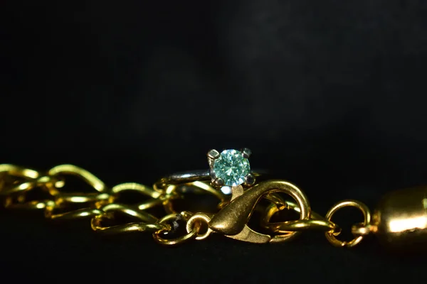 Emerald Ringjest Cenny Gemdrogie Rzadkie Przeznaczone Gustowne Panie — Zdjęcie stockowe