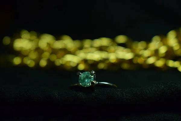 Emerald Ringè Gioiello Prezioso Costoso Raro Progettato Signore Buon Gusto — Foto Stock