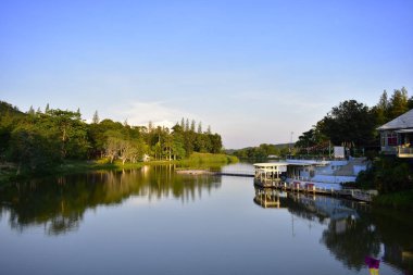 Tatilde Güzel doğal manzaralı dağlara yakın bir otel olan Brookside'ı ziyaret etme fırsatım var 23 Nisan 2019 tarihinde birçok havuz ve göl var.