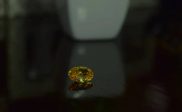 Κίτρινο Διαμάντι Είναι Ένα Διαμάντι Όμορφα Χρώματα Σπάνια Και Ακριβά — Φωτογραφία Αρχείου
