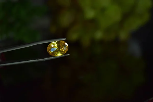 Diamante Amarelo Diamante Com Cores Bonitas Raro Caro Para Fazer — Fotografia de Stock