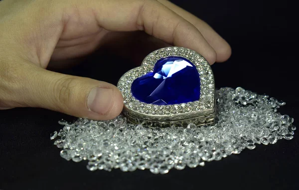 Синій Серцеподібний Аквамарин Оточений Розкішними Дорогими Діамантами — стокове фото