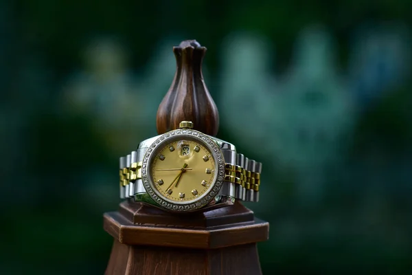 豪华手表是一种已经收集了很长时间的手表 — 图库照片
