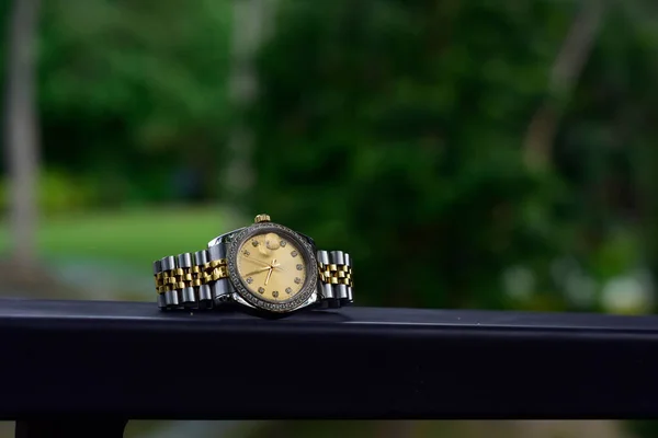 Luxury watches Is a watch that has been collected for a long time.
