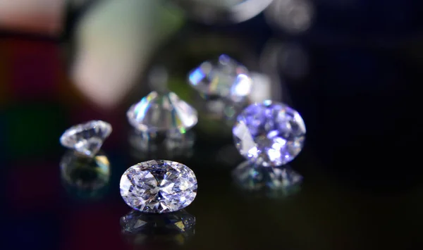 ダイヤモンドは貴重で 高価で まれです ジュエリーを作るために — ストック写真