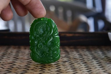 Yeşil yeşim. Nadir ve pahalı bir yeşim taşı..