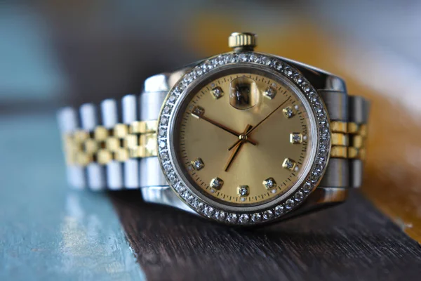 Luxury watches Is a watch that has been collected for a long time. There are many, antiques that are rare and expensive