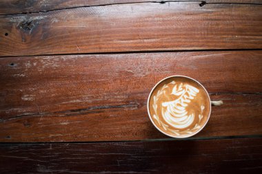 Eski tahta masada bir fincan kahve. Coffee shop, Tayland