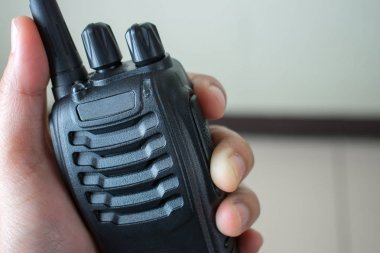 El tutan radyo iletişimi, yakın çekim.