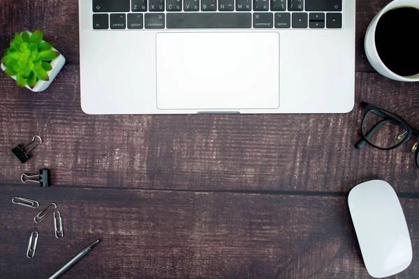 The top view of the desk consists of black coffee, laptop, glass — Stock Photo, Image