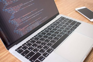 Nakhon Ratchasima, Tayland 21 Eylül 2019: Programcılar çalışıyor 