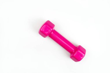 Pembe halterler izole edilmiş beyaz arkaplan.