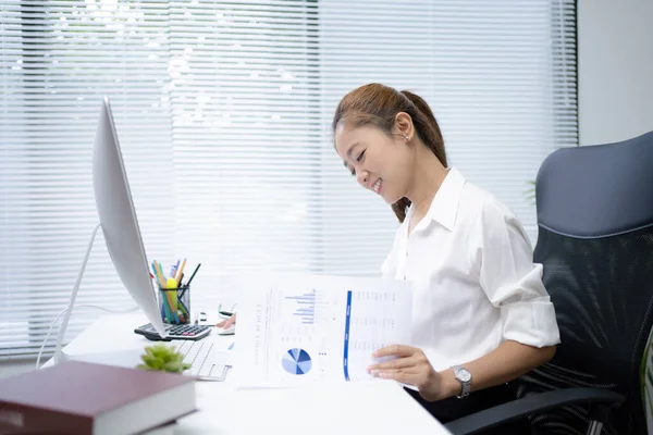 Asiático Negocios Mujeres Trabajo Oficinas Ella Fue Feliz Mientras Trabajo — Foto de Stock