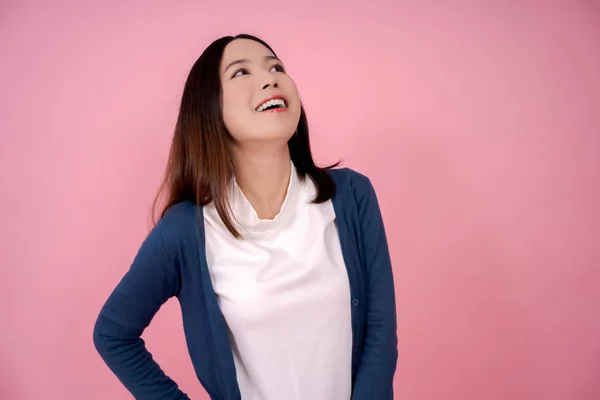 Asian Woman Refreshing Pink Background Studio — Stock Photo, Image