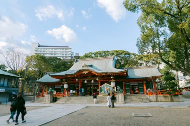 Kobe, Japonya - 5 Aralık 2017 - Ikuta Tapınağı (Ikuta-jinja), Japonya'nın Kobe kentinde bulunan Bir Şinto tapınağıdır ve muhtemelen ülkenin en eski türbeleri arasında dır.. 