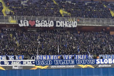 Zagreb, Hırvatistan - 21 Şubat 2019: Uefa Avrupa Ligi 2018 / 2019, Gnk Dinamo vs. Viktoria Plzen. Tribünde Dinamo taraftarları Bbb.