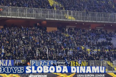 Zagreb, Hırvatistan - 21 Şubat 2019: Uefa Avrupa Ligi 2018 / 2019, Gnk Dinamo vs. Viktoria Plzen. Tribünde Dinamo taraftarları Bbb.