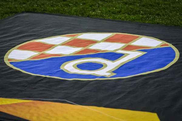 Zagreb, Hırvatistan - 21 Şubat 2019: Uefa Avrupa Ligi 2018 / 2019, Gnk Dinamo vs. Viktoria Plzen. Dinamo amblemi oyun sahasında