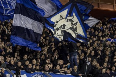 Zagreb, Hırvatistan - 21 Şubat 2019: Uefa Avrupa Ligi 2018 / 2019, Gnk Dinamo vs. Viktoria Plzen. Tribünde Dinamo destekçileri