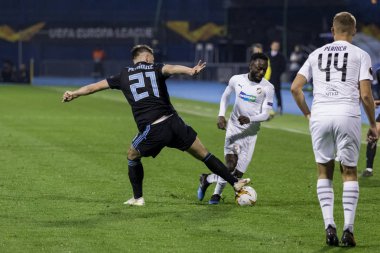 Zagreb, Hırvatistan - 21 Şubat 2019: Uefa Avrupa Ligi 2018 / 2019, Gnk Dinamo vs. Viktoria Plzen. Bruno Petkoviç (21) ve Joel Ngandu Kayamba (5)) 